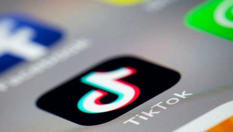 Apprenez comment enlever la limite d'âge sur TikTok et découvrez les options disponibles pour profiter de l'application en respectant les restrictions d'âge en place.