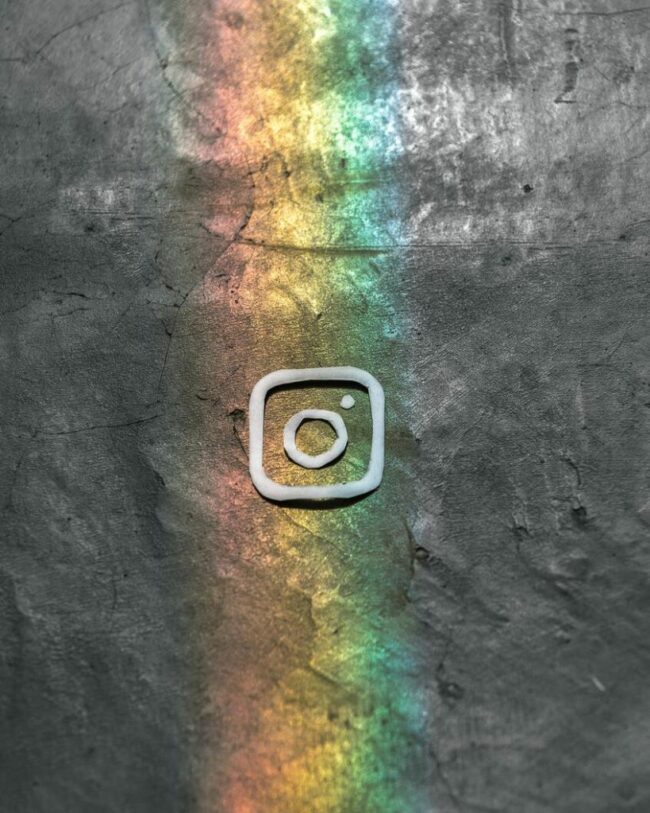 Découvrez comment créer une photo de profil Instagram stylée pour vous démarquer et attirer l'attention des utilisateurs avec nos conseils et astuces.