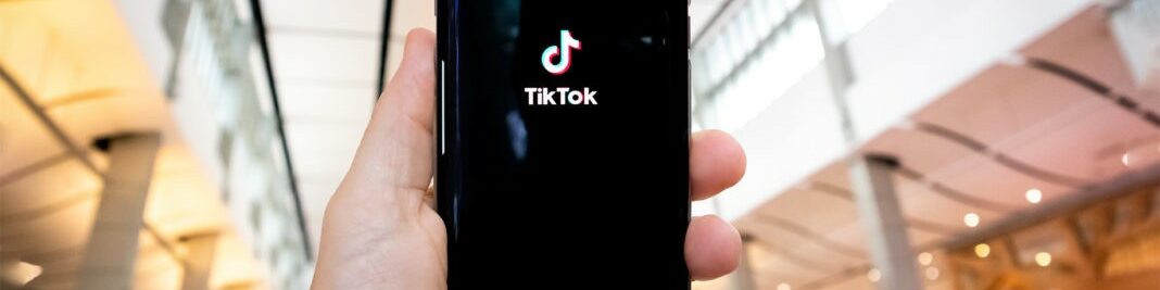 Découvrez comment republier sur TikTok avec ce guide étape par étape. Partagez des vidéos captivantes en respectant les droits d'auteur.