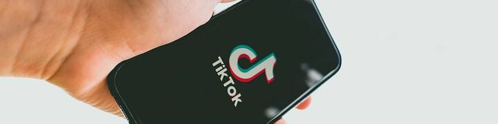 Apprenez comment percer sur TikTok avec nos 7 conseils incontournables pour devenir une star de la plateforme. Mettez en pratique ces astuces et faites-vous remarquer !