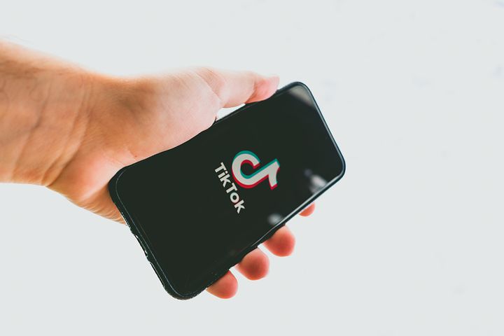 Apprenez comment percer sur TikTok avec nos 7 conseils incontournables pour devenir une star de la plateforme. Mettez en pratique ces astuces et faites-vous remarquer !